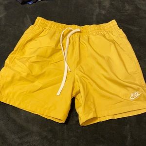 Nike men’s woven yellow shorts size Medium